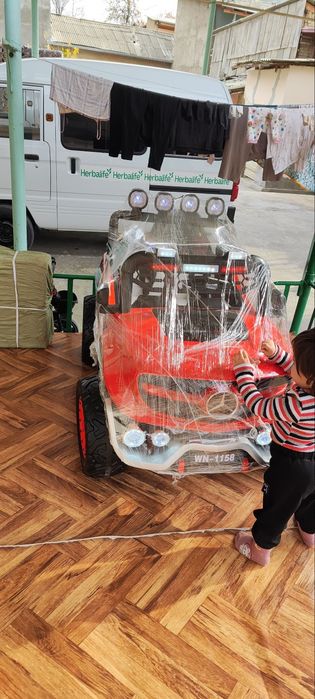 Yengi moshina sotiladi mers 50 kg gacha kotaradi