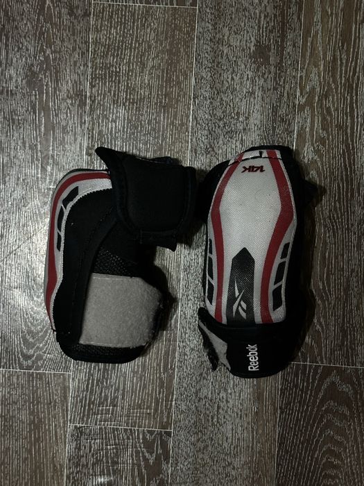 Продам хоккейную экипировку