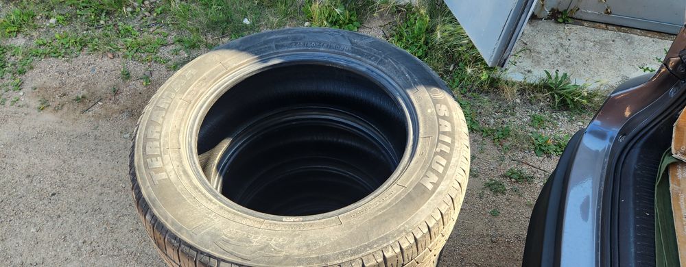 Продам шины б/у 245/60/18
