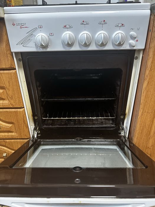 Продам газ плиту самовывоз