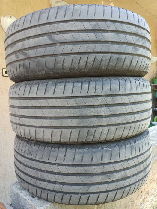 Bridgestone 215/55/17 летни