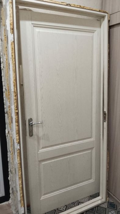 Межкомнатная дверь с коробкой новая
