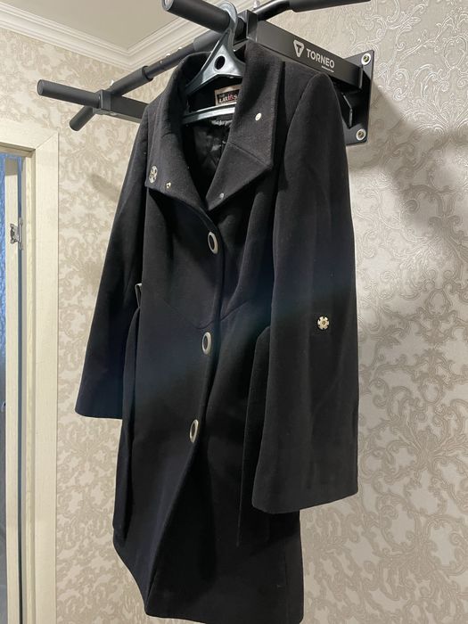 Продам пальто черного цвета