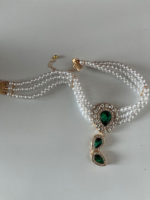 Vand colier perle si pietre verzi, nou, de ocazie, la baza gatului