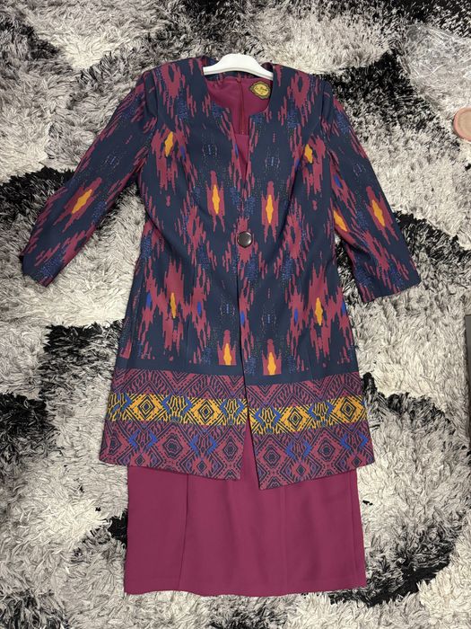 Костюм женский 42 размер новый