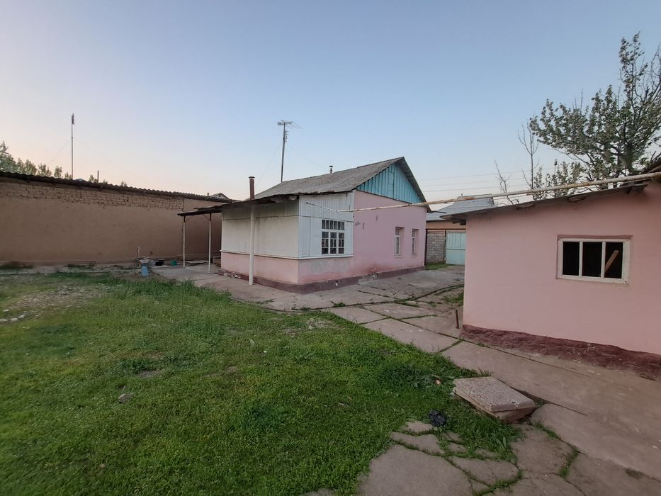 Hovli sotiladi srochna 10 sotik