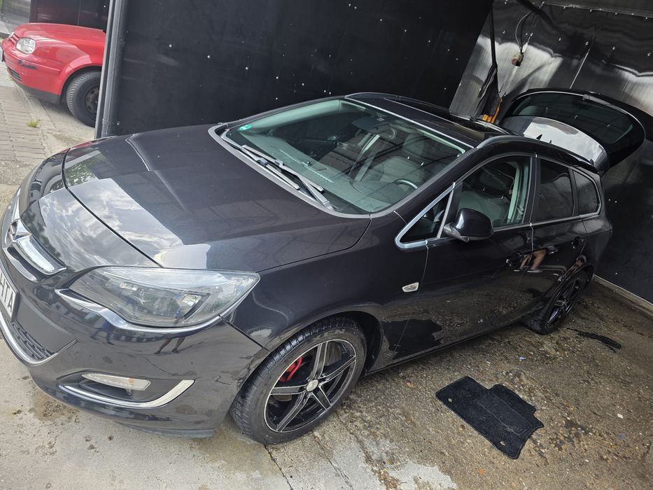 Opel Astra Sports Tourer 2015