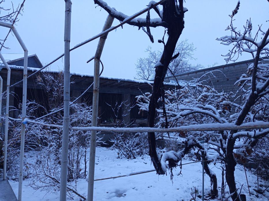 Жомбой Марказида Ховли Сотилади !