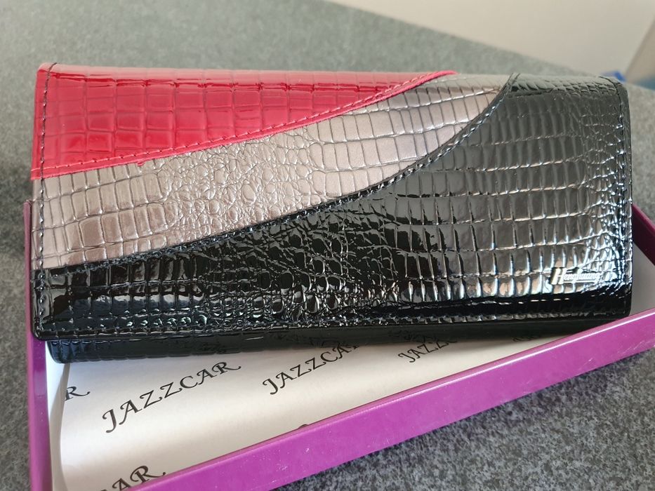 Дамски портфейл от естествена кожа