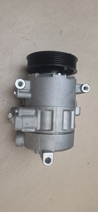 Compresor Audi A4/A5 8T0260805E