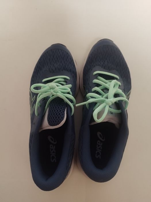 Încălțăminte mărimea 39