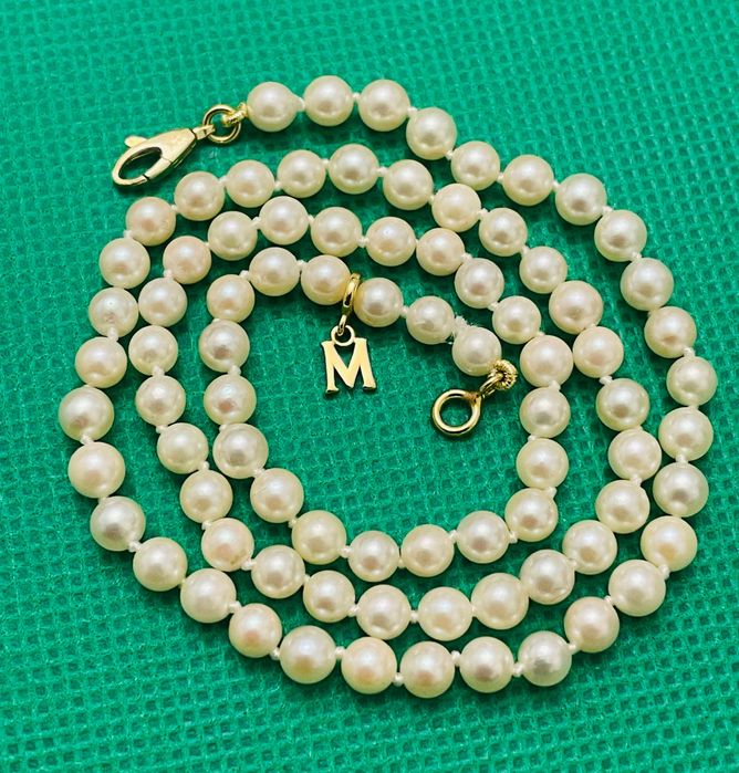 Огърлица от  лъскави  естествени кремави  перли