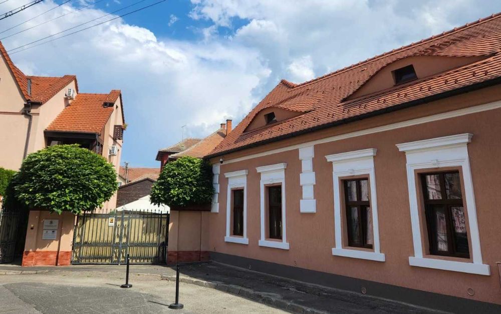 Vilă, zona centrală, pretabilă pentru locuință, birouri, clinică sau H