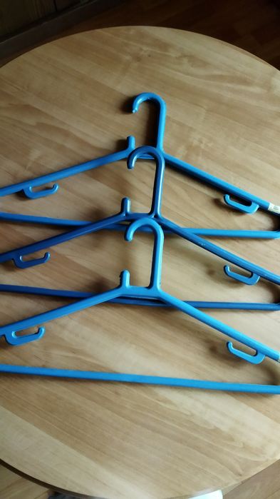 Большие вешалки для мужской одежды три штуки