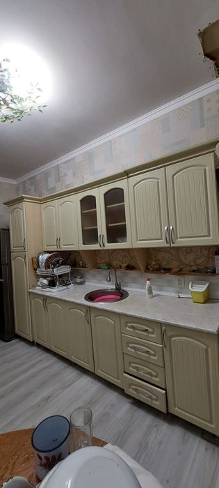 Кухонный мебель сатылады