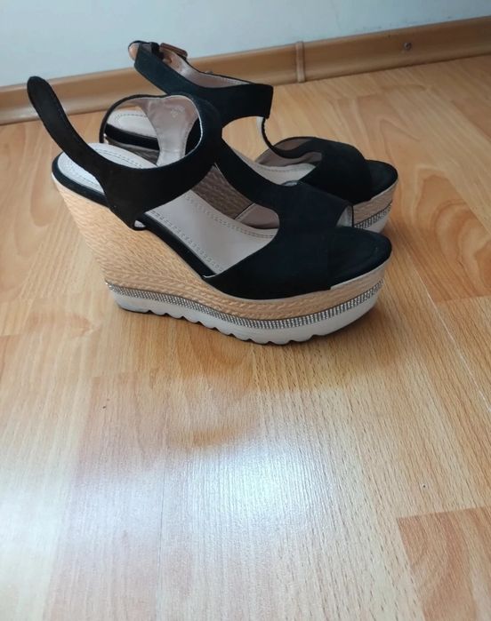 Sandale negre cu platforma, elegante