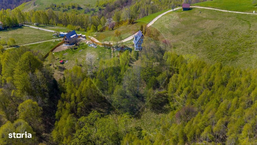Casă de vacanta/ teren 1005 mp - Pestera- priveliste de Poveste!