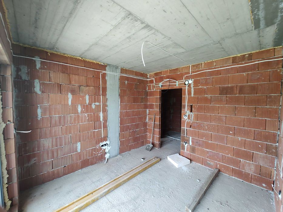 Продава се Двустаен апартамент в Пловдив, Кършияка - 65 кв.м за 1537 €/кв.м - Снимка #1