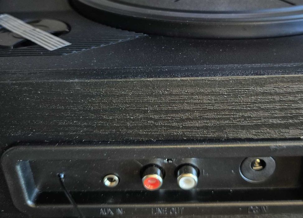 Грамофон TR109-R с ВГРАДЕНА БАТЕРИЯ, FM, Bluetooth, USB, SD слот и говорители