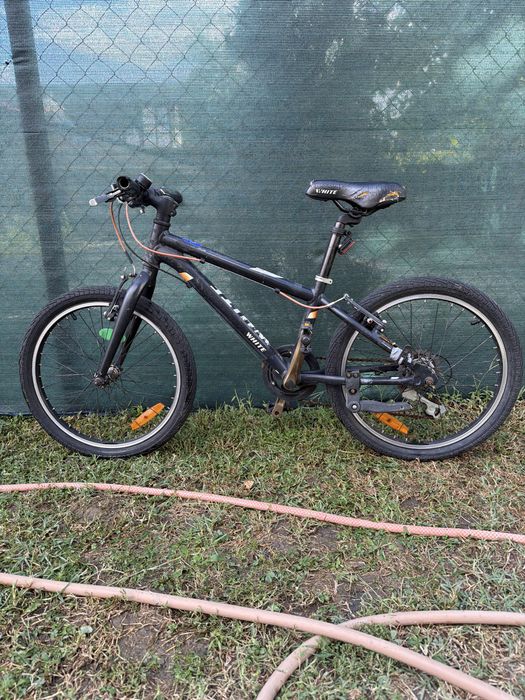 Bicicletă white șase schimbătoare