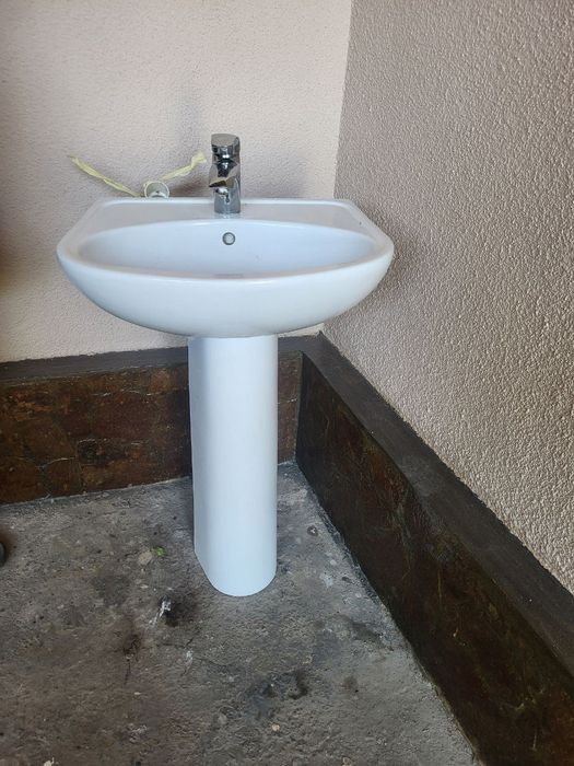 Мебель для гостиной и раковина и сушилка