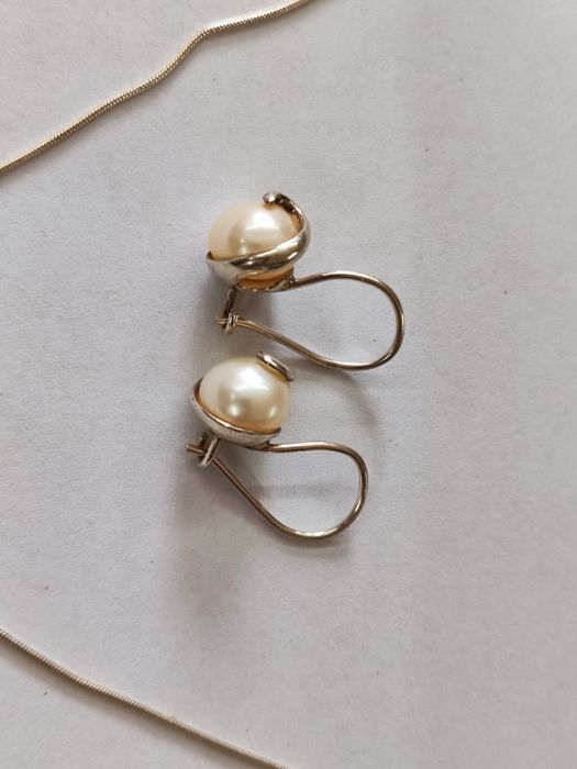 Сребърен комплект обеци и колие с перли