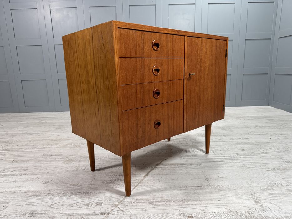 Шкаф - скрин от 60-те К093