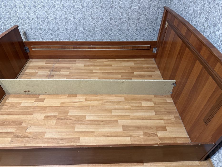 Кровать продаю срочно