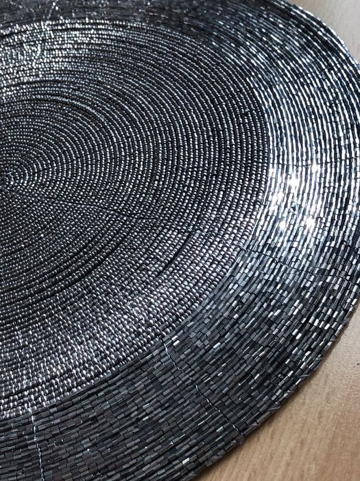 Подставка  из бисера под горячее ОАЭ 10000т