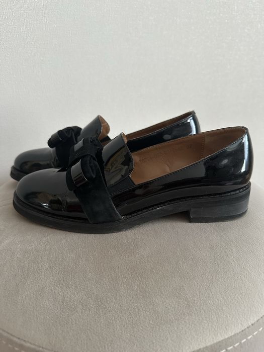 Лоферы лакированные