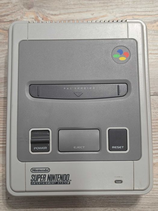 Super Nintendo Entertainment System SNES cu joc versiunea PAL