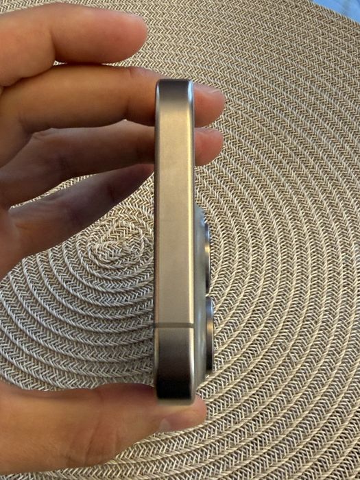 iPhone 15 Pro 256GB Natural Titanium cutie originala, factura – stare impecabilă