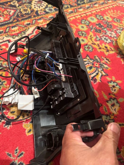 Продаётся Android-планшет для автомобиля.