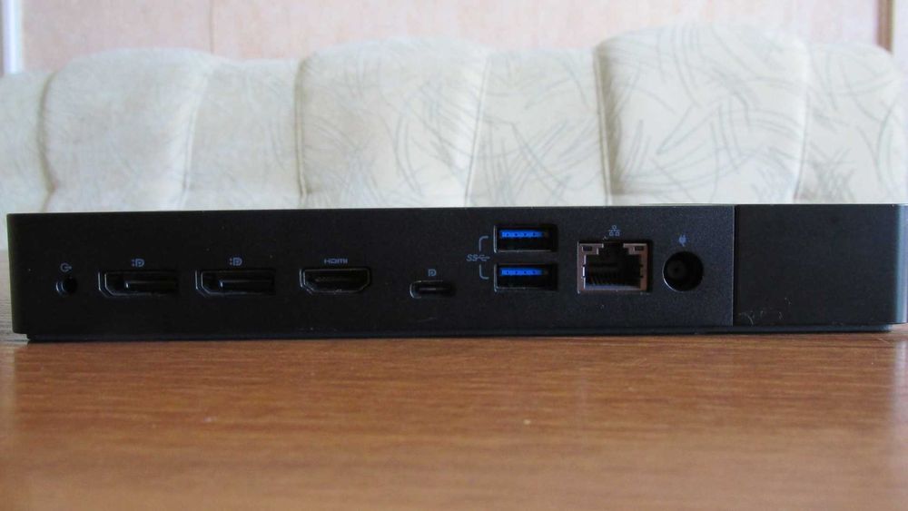 Док станция Dell с USB Type-C със захранване