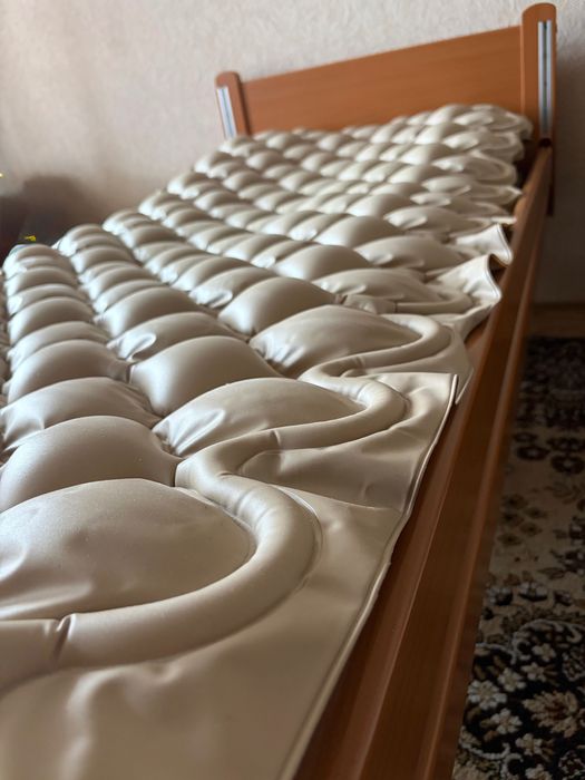 Медицинско легло с повдигащ механизъм