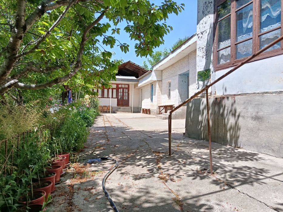 PARKENT tumani XISORAK qishlog'ida UY  SOTILADI.