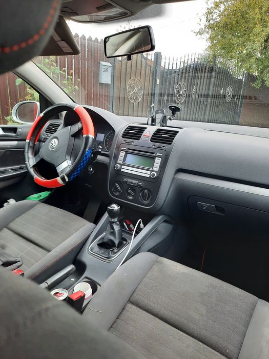 Vând  golf5 din 2007 merge foarte bine