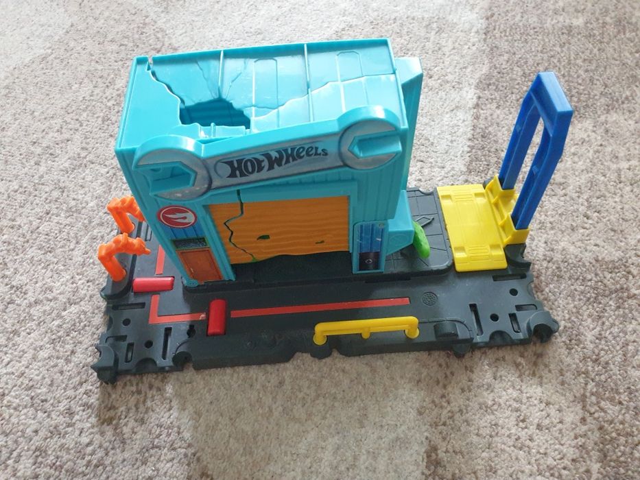Set Hot Wheels cu crocodil