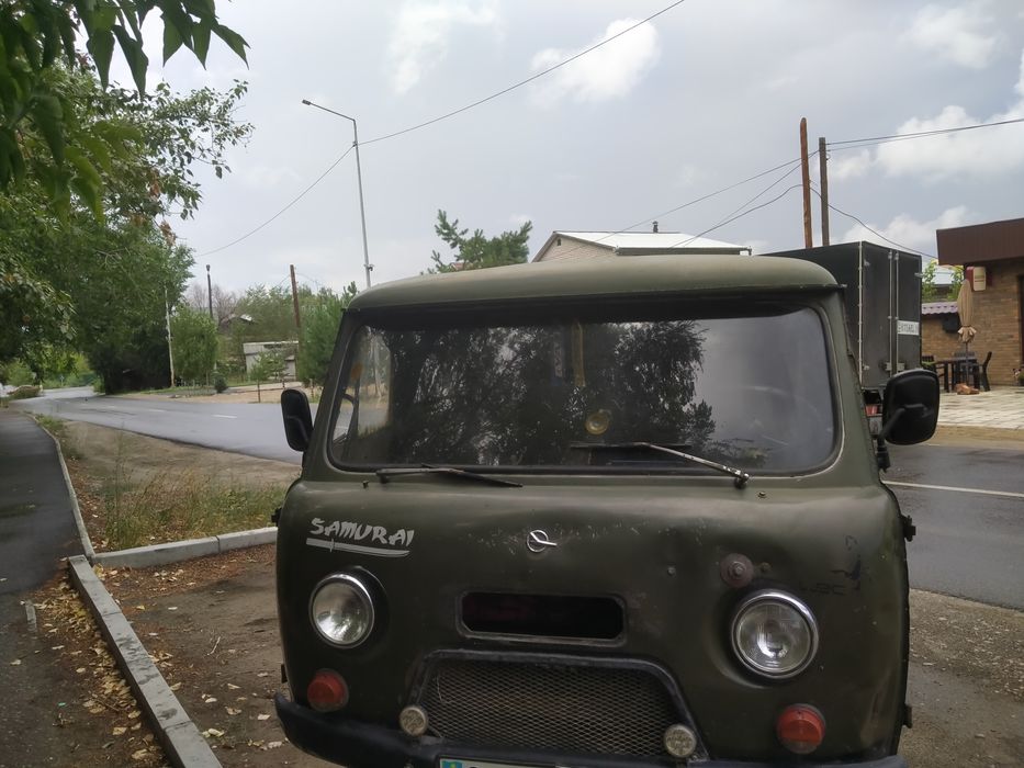 продам уаз бортовой хтс