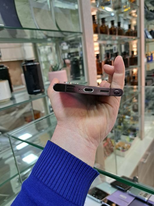 Samsung S22 Ultra xotirasi 12/256GB