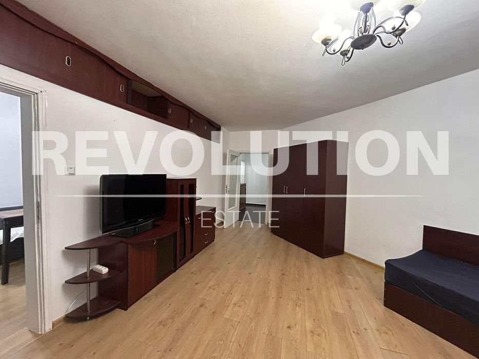 Дава се под наем Тристаен апартамент в Варна, Левски - 80 кв.м за 348.84 € - Снимка #2