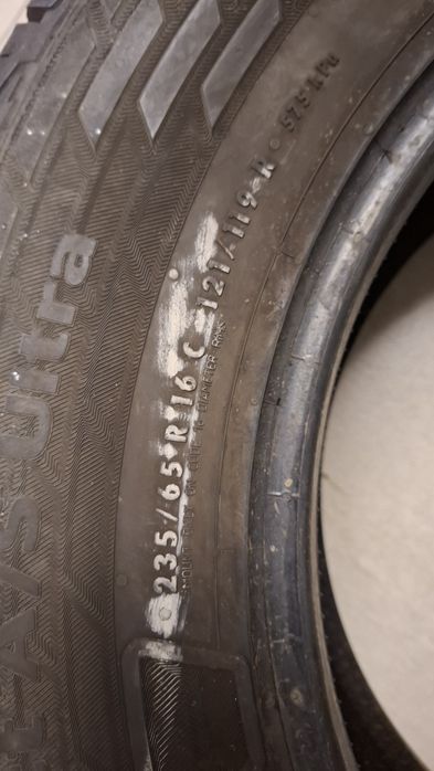 Единична всесезонна бусова гума Continental 235 65 16C