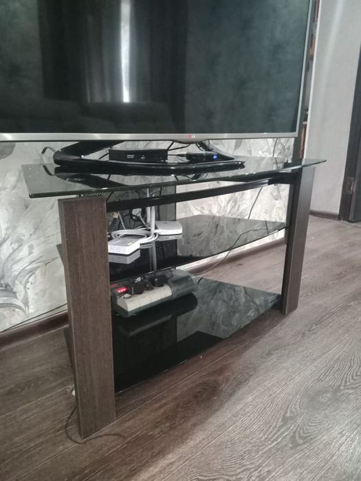 Продам тумбу под телевизор