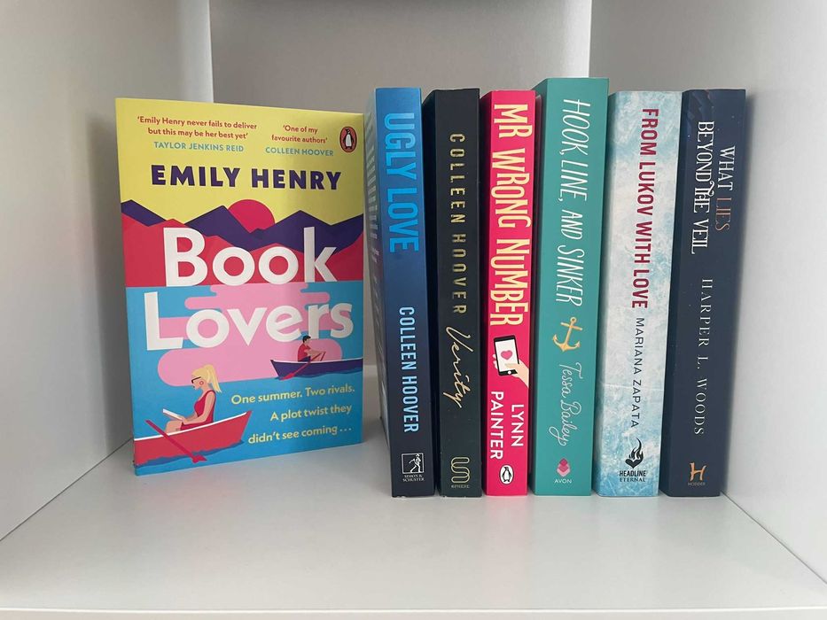 Книги на български и английски език (romantasy, romance)