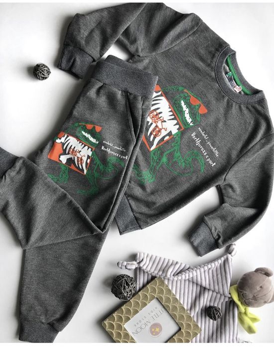 Продам новый костюмчик дешево