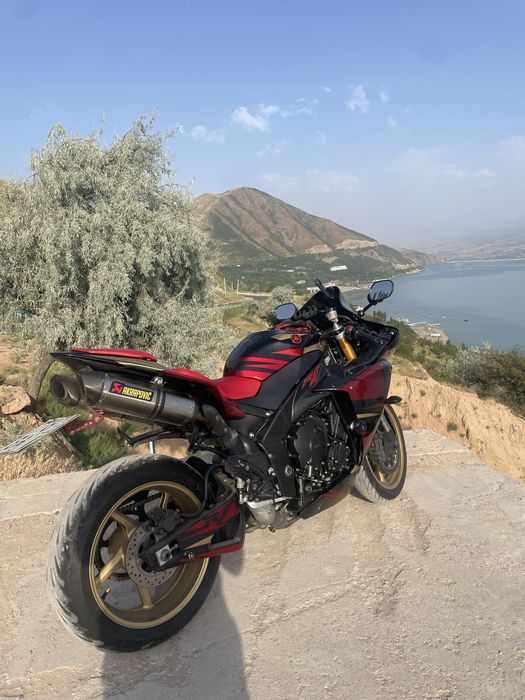 Не срочно!  Продаётся Yamaha R1 сделано 2014 restyling прошиттый