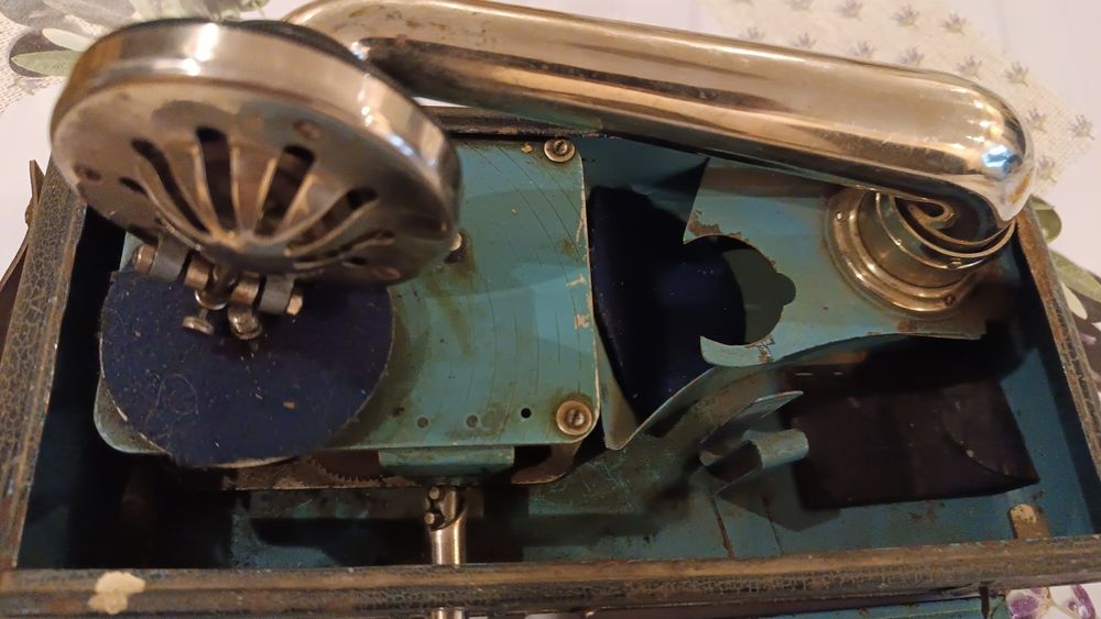 Патефон.антикварный.