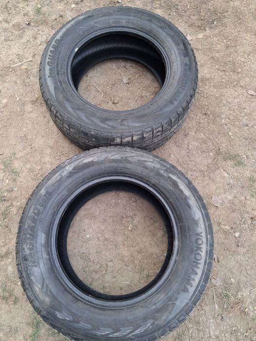 Две шины Yokohama iceGuard G075