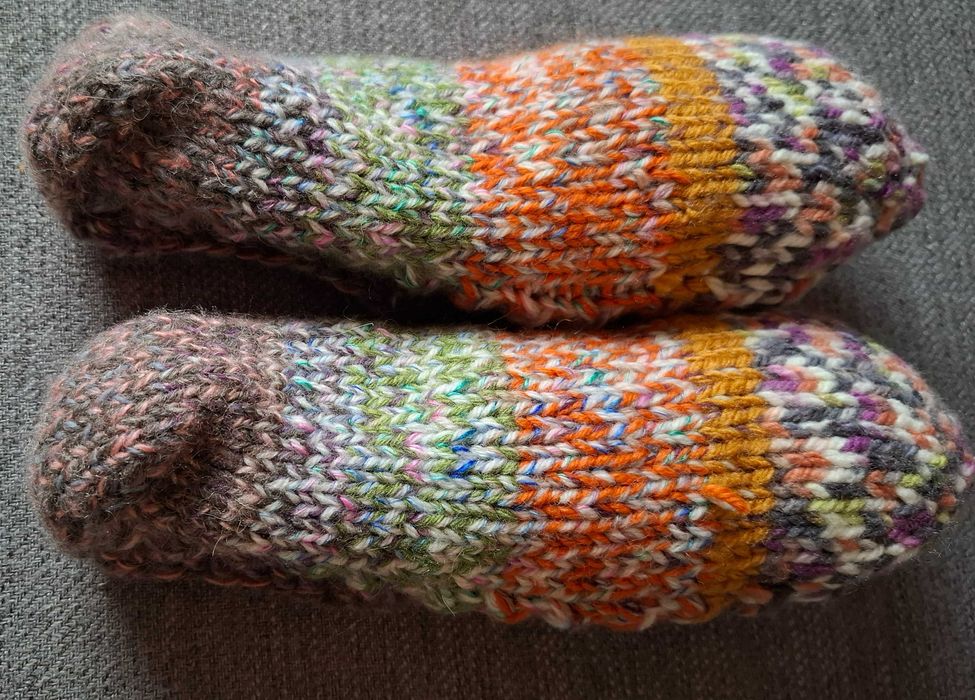 Papuci de casa tricotati manual