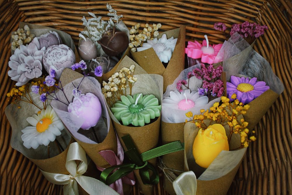 Цветни букети от сапуни и свещи